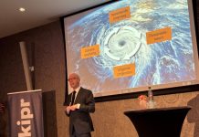 Pim Valentijn, lector waardegedreven en passende zorg aan de Hanze hogeschool en directeur van de Essenburgh Groep, op het Skipr-congres ‘Samenwerken in de regio’. Foto: Bart Kiers.